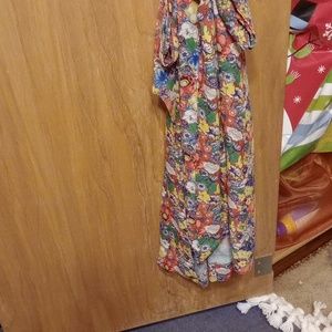 Dress with  belt of  same colour.